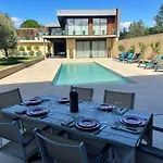 Villa Provencal With Garden & Pool Uzès