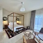 Provencal With Garden & Pool Villa *