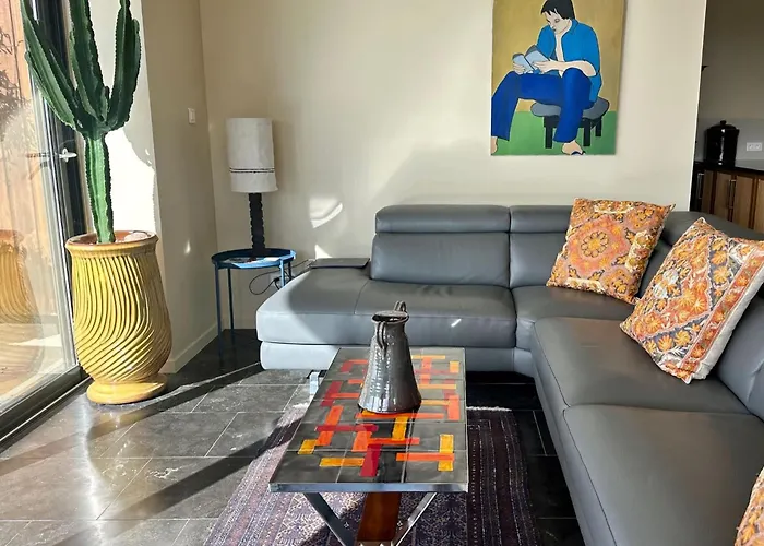 Provencal With Garden & Pool